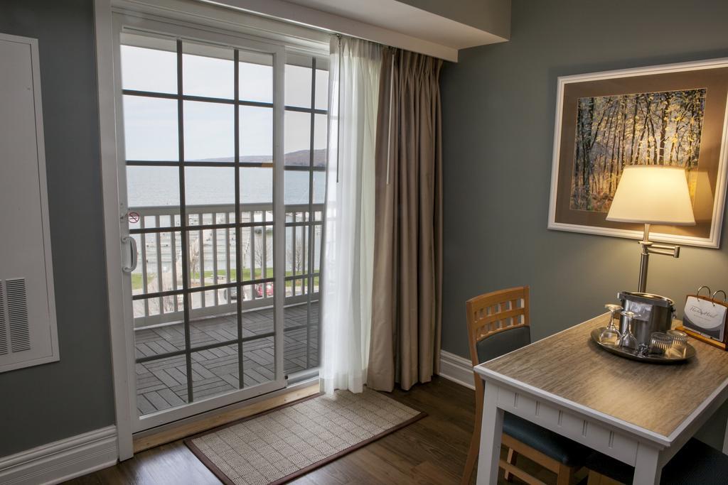 Watkins Glen Harbor Hotel Exterior photo